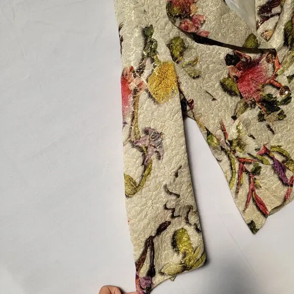 Gorgeous Escada Silk Blend Cream Gold Embossed Floral Blazer US 4 EU 36